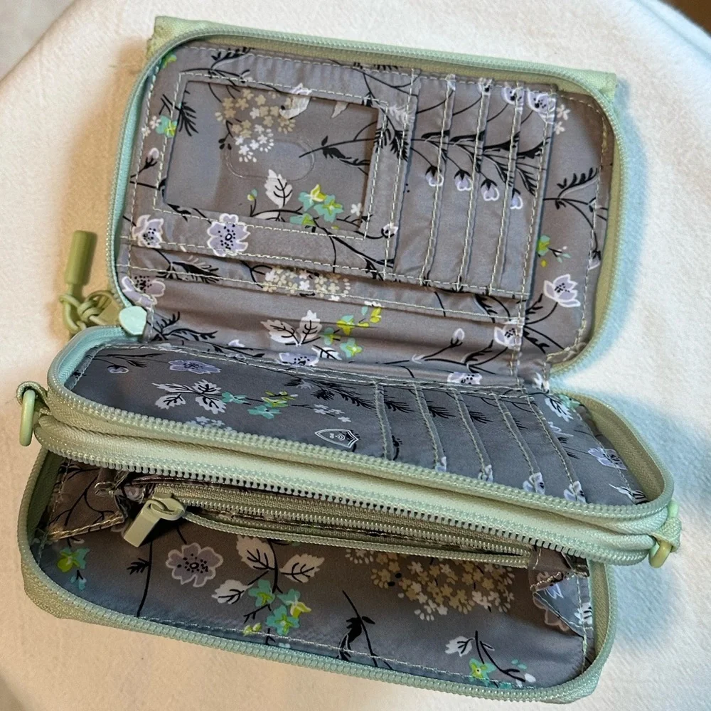 Compact Roomy Mint Green Phone Organize Vera Bradley ReActive RFID Wallet Clutch